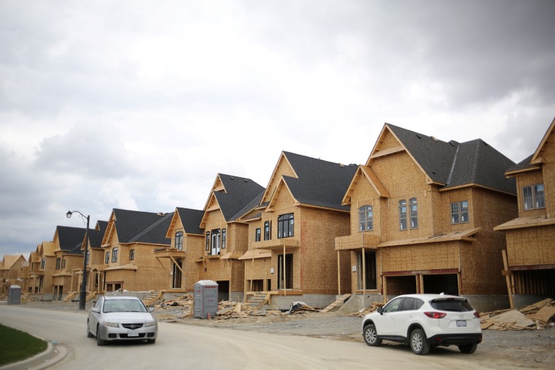 © Reuters. A row of houses under construction are seen at a subdivision near the town of Kleinburg