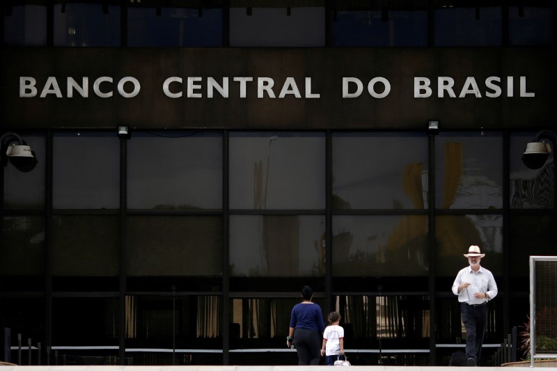 © Reuters. The central bank headquarters building is seen in Brasilia