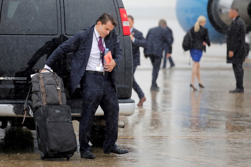 © Reuters. FILE PHOTO: White House Communications Director Anthony Scaramucci arrives to travel with U.S. President Donald Trump to Ronkonkoma, New York from Joint Base Andrews, Maryland, U.S.