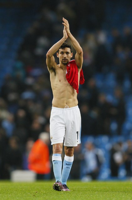 © Reuters. El Sevilla da la bienvenida a Navas tras su paso por el Manchester City