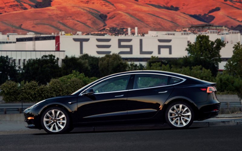 © Reuters. FILE PHOTO: First production model of Tesla Model 3 out the assembly line is seen in this undated handout photo from Tesla Motors