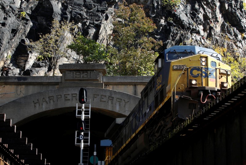 © Reuters. FILE PHOTO: A CSX freight train heads westbound out of a tunnel into Harpers Ferry