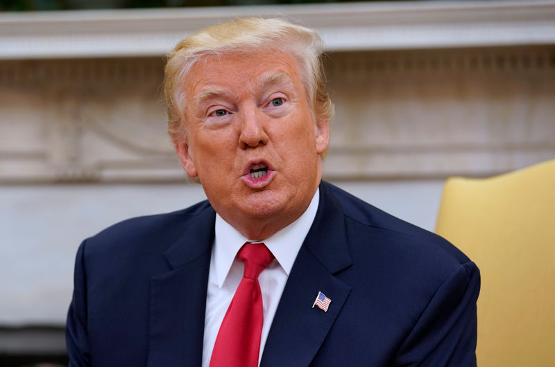 © Reuters. U.S. President Donald Trump speaks after John Kelly was sworn in as White House Chief of Staff in the Oval Office of the White House in Washington