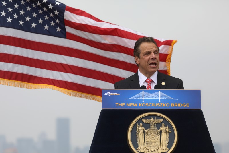 © Reuters. Governor of New York Cuomo speaks on the soon-to-be-opened Kosciuszko Bridge during a ribbon cutting ceremony in the Queens borough of New York