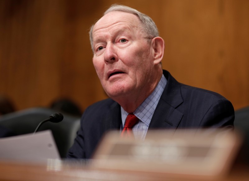 © Reuters. Chairman of the Senate Health, Education, Labor and Pensions Committee Lamar Alexander speaks during Rep. Tom Price's nomination hearing to be Health and Human Services secretary in Washington.