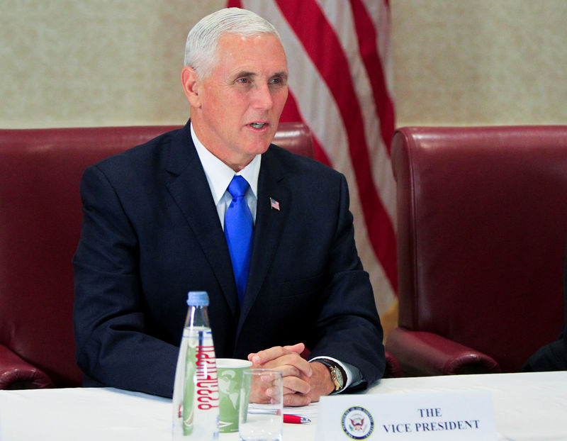 © Reuters. Vice-presidente dos EUA, Pence participa de reunião com líderes da oposição da Geórgia em Tbilisi