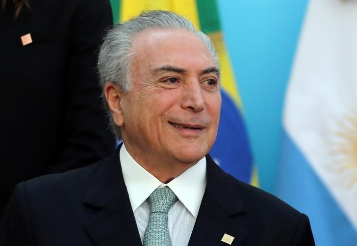 © Reuters. Temer sorri durante evento do Mercosul em Mendoza