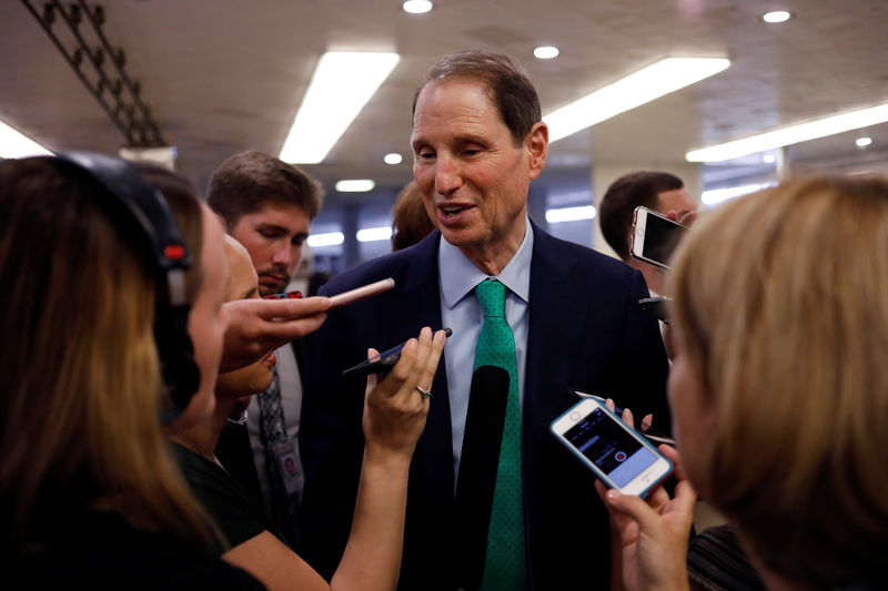 © Reuters. Senator Ron Wyden speaks to reporters ahead of the weekly party luncheons on Capitol Hill in Washington