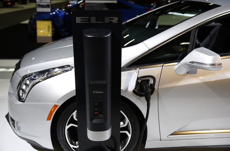 © Reuters. 2016 Cadillac ELR hybrid is shown at its charging station at the Washington Auto Show in Washington