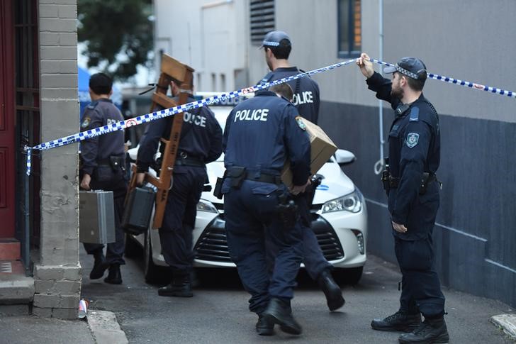 © Reuters. الشرطة الاسترالية تطلق سراح أحد المتهمين في مخطط لاستهداف طائرة