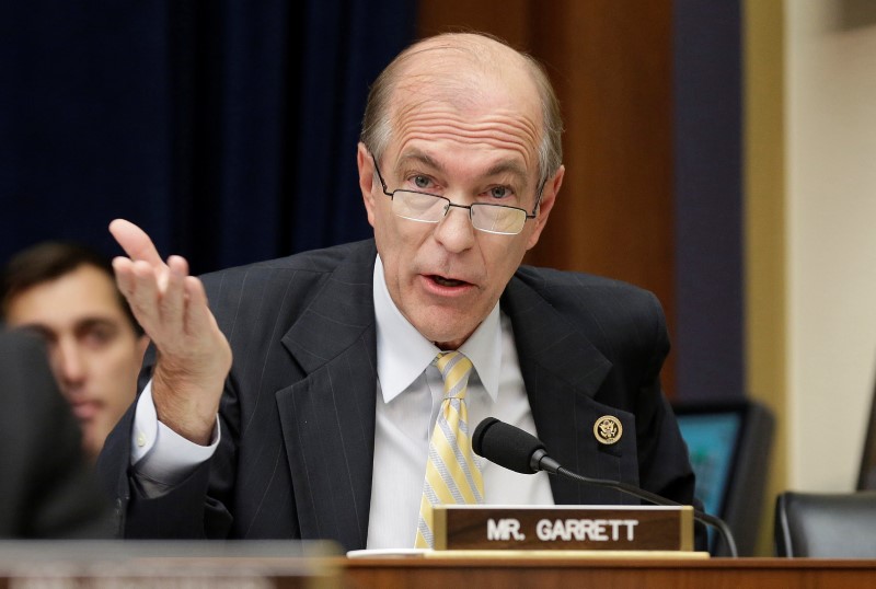 © Reuters. Rep. Scott Garrett (R-NJ) questions SEC Chairwoman Mary Jo White during a hearing in Washington.