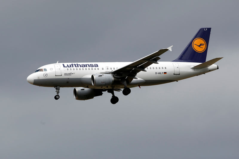 © Reuters. Lufthansa espera ingresos estables en el tercer trimestre