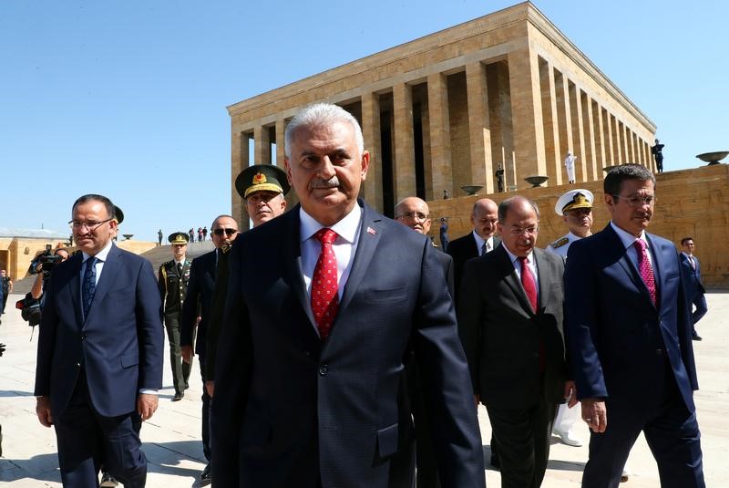 © Reuters. تقارير إعلامية: تغيير قادة القوات البرية والجوية والبحرية في تركيا