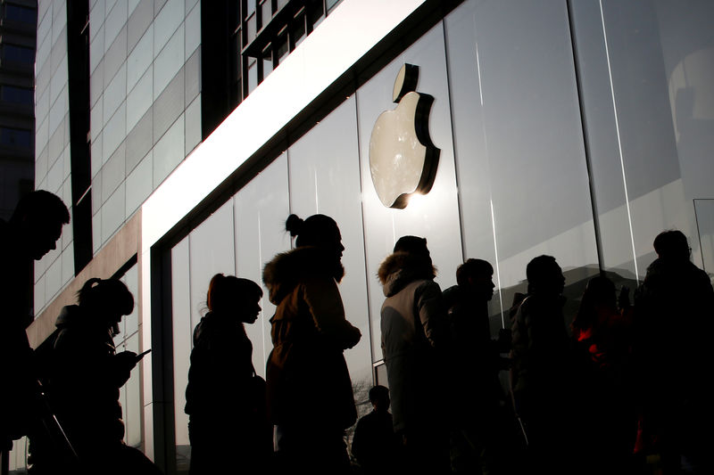 © Reuters. Los beneficios de Apple podrían impulsar al Dow Jones más allá de los 22.000 puntos