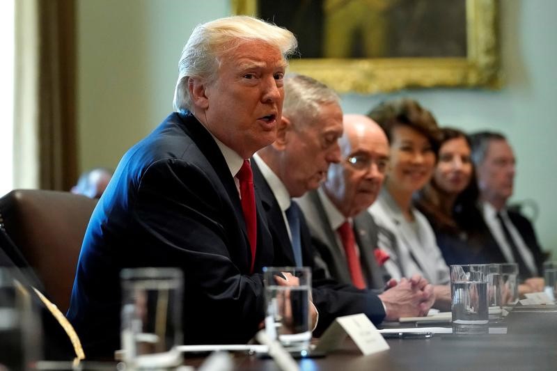 © Reuters. U.S. President Donald Trump speaks during a cabinet meeting at the White House in Washington