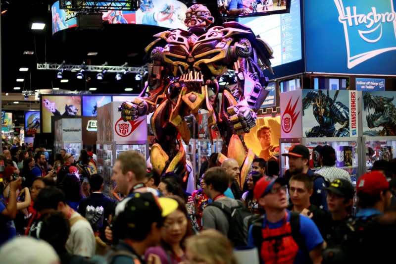 © Reuters. FILE PHOTO: A Transformers statue stands on display at the Hasbro booth during the 2014 Comic-Con International Convention in San Diego