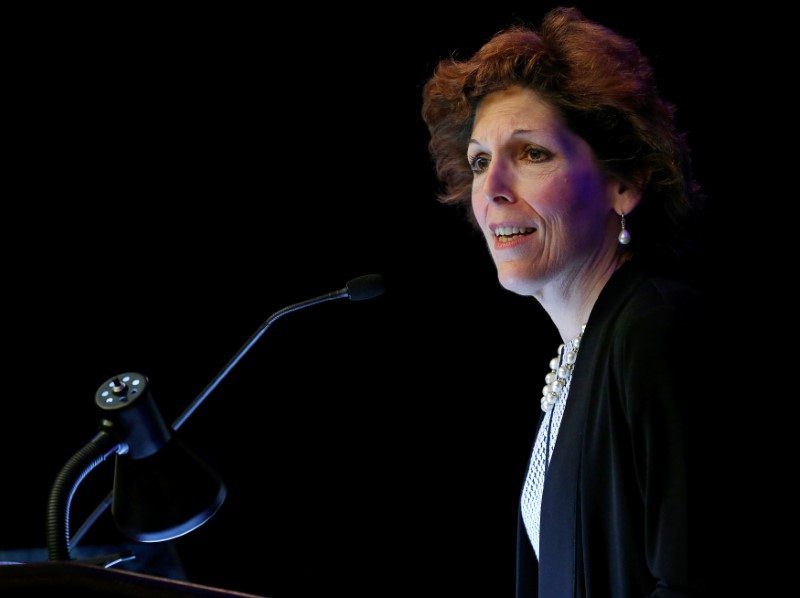 © Reuters. FILE PHOTO: Cleveland Federal Reserve President and CEO Loretta Mester gives her keynote address at the 2014 Financial Stability Conference in Washington