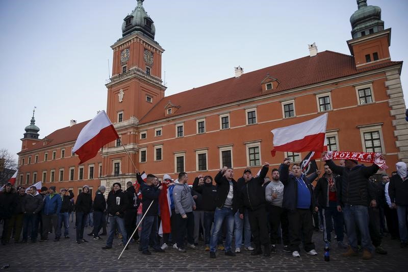 © Reuters. غالبية البولنديين يريدون من حكومتهم مساعدة المهاجرين