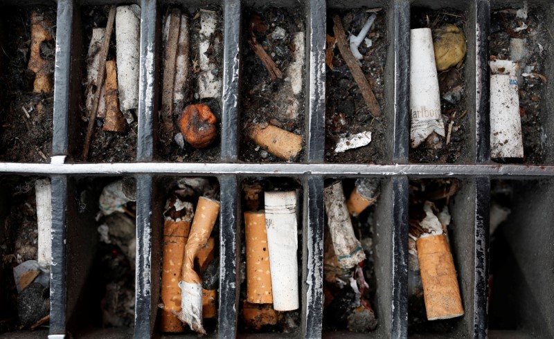 © Reuters. Discarded cigarette butts are seen lodged in a sidewalk grating in Manhattan in New York City