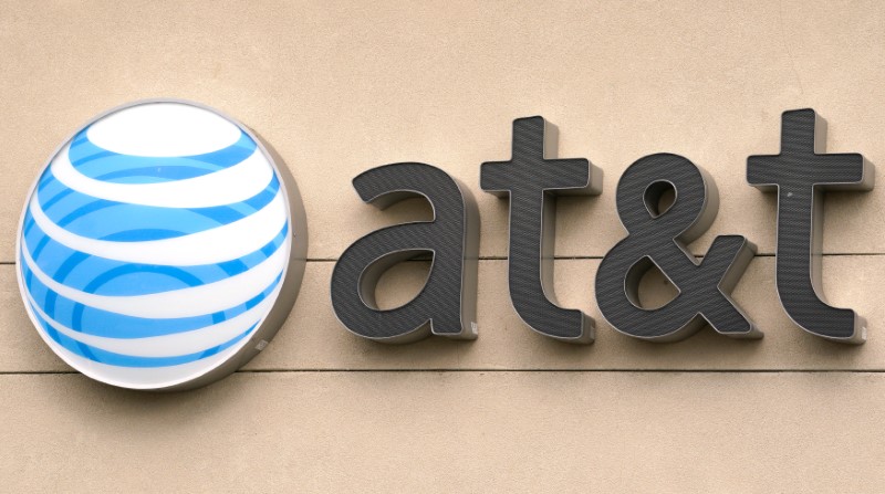 © Reuters. The AT&T logo is seen on a store in Golden, Colorado