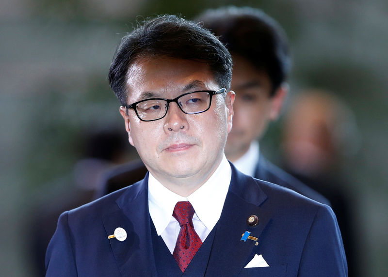 © Reuters. Japan's Minister of Economy,Trade and Industry Hiroshige Seko arrives at Prime Minister Shinzo Abe's official residence in Tokyo