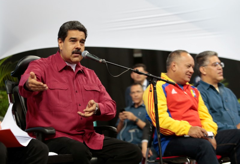 © Reuters. Venezuela's President Nicolas Maduro speaks during a meeting with members of the Constituent Assembly in Caracas