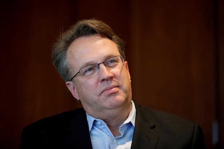 © Reuters. FILE PHOTO: San Francisco Federal Reserve President John Williams speaks to Reuters in San Francisco