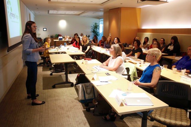 © Reuters. Dawn Jagger speaks at a final session of the Emerge Oregon training program for Democratic women to enter politics, in Portland