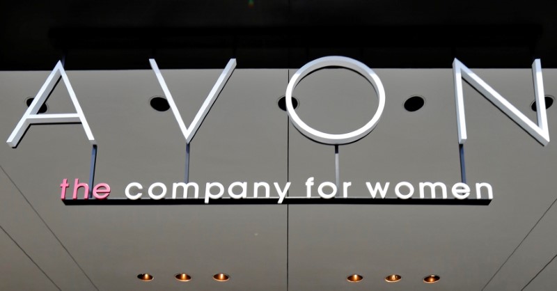 © Reuters. FILE PHOTO -  The Avon Products headquarters is seen in midtown Manhattan area of New York