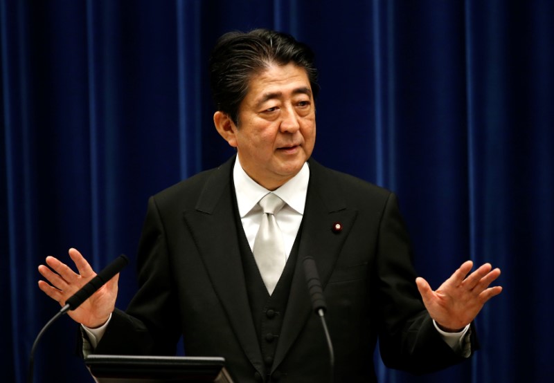 © Reuters. Japan's Prime Minister Shinzo Abe attends a news conference after reshuffling his cabinet, at his official residence in Tokyo