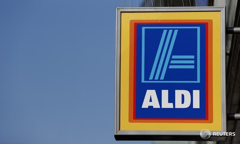 © Reuters. LA CHAÎNE ALDI RETIRE TOUS LES OEUFS DE LA VENTE EN ALLEMAGNE