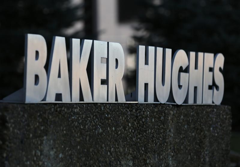 © Reuters. Placa da Baker Hughes em escritório da empresa de energia perto de Edmonton, na província de Alberta, no Canadá