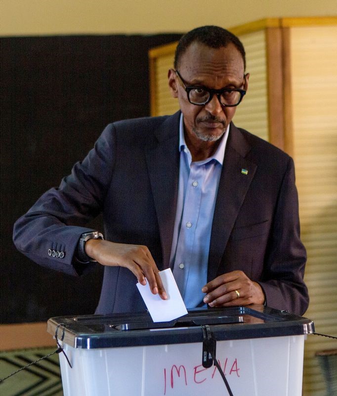 © Reuters. كاجامي يفوز بولاية رئاسية ثالثة في رواندا بأغلبية ساحقة