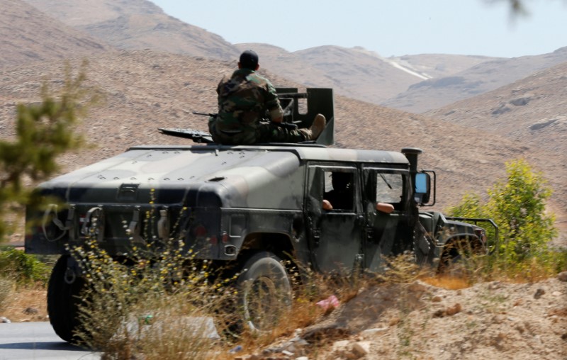 © Reuters. Lebanese army soldiers are seen inside a military vehicle in Labwe, at the entrance of the border town of Arsal, in eastern Bekaa Valley