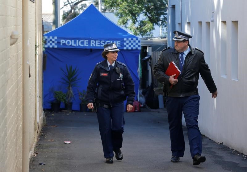 © Reuters. الشرطة توجه اتهامات لاسترالي بعد مداهمات تتعلق بمخطط لتفجير طائرة