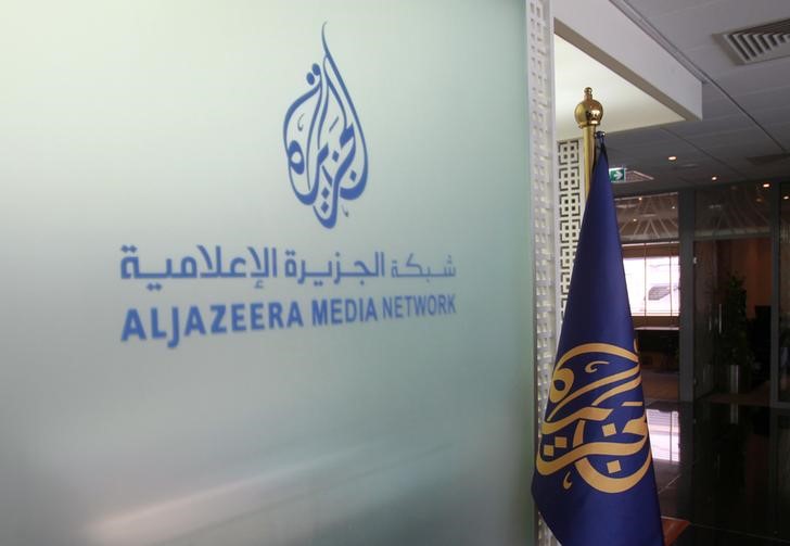 © Reuters. إسرائيل تتحرك لمنع قناة الجزيرة من التغطية المحلية