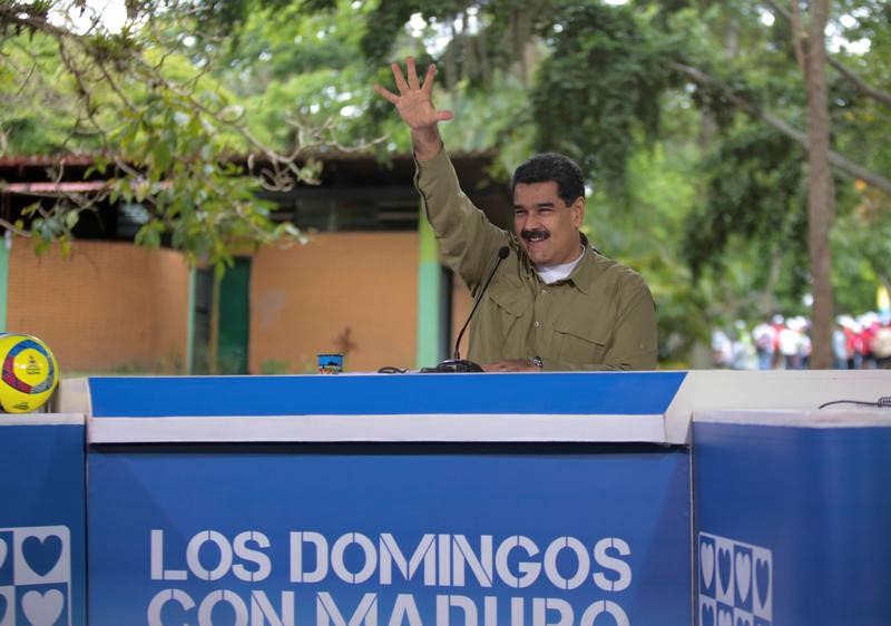 © Reuters. فنزويلا تسحق انتفاضة محدودة ضد مادورو في قاعدة عسكرية