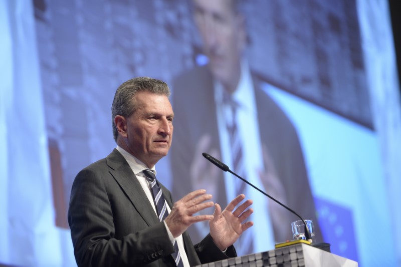 © Reuters. FILE PHOTO: Guenther Oettinger delivers a speech at the world's biggest computer and software fair CeBit in Hanover, Germany, March 14, 2016