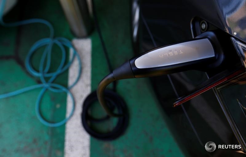 © Reuters. A plug is pictured in a Tesla at the electric car charging station at the United Nations in Geneva