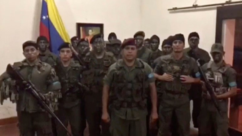 © Reuters. Fuerzas Armadas de Venezuela controlan una rebelión militar