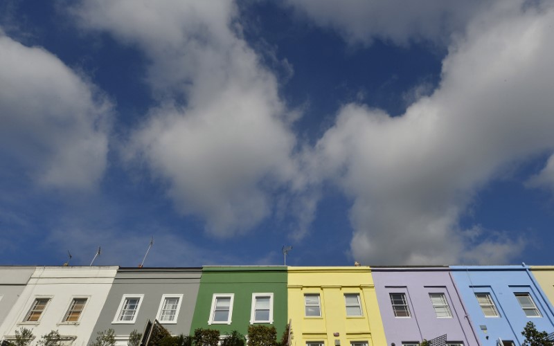 © Reuters. A residential street is seen in Notting Hill in central London