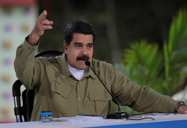 © Reuters. Presidente da Venezuela, Nicolás Maduro, fala durante transmissão semanal, em Caracas