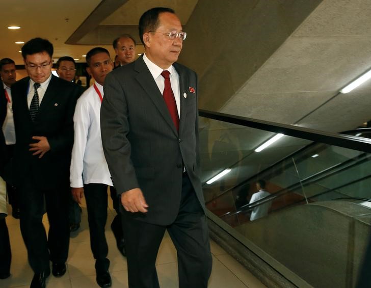 © Reuters. North Korean Foreign Minister Ri Yong-ho walks toward an escalator during ongoing meetings at the Philippine International Convention Center for the 50th ASEAN AMM and Related Meetings in Manila