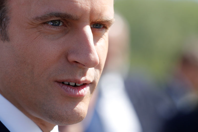 © Reuters. MACRON PRÉSENTERA DES MESURES POUR LES AGRICULTEURS MI-OCTOBRE