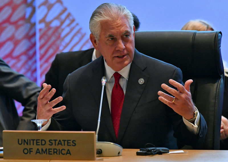 © Reuters. U.S. Secretary of State Rex Tillerson gestures before the 10th Lower Mekong Initiative Ministerial Meeting, part of the Association of Southeast Asian Nations (ASEAN) regional security forum in Manila