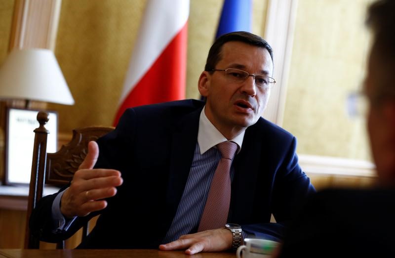 © Reuters. FILE PHOTO: Deputy Prime Minister Morawiecki speaks at the Reuters Central & Eastern Europe Investment Summit at his office in Warsaw