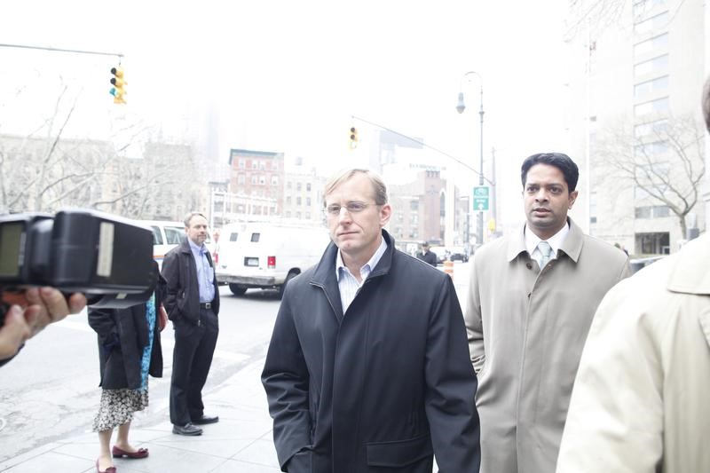 © Reuters. FILE PHOTO: Joseph "Chip" Skowron, who ran FrontPoint Partners' healthcare funds, exits the Manhattan Federal Courthouse in New York