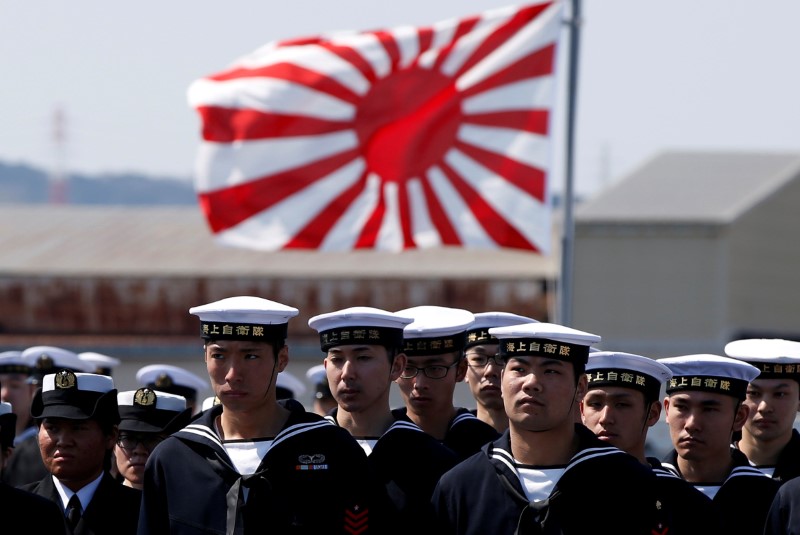 © Reuters. FILE PHOTOCrew members of the JMSDF's latest helicopter carrier DDH-184 Kaga are seen in front of Japan's naval flag during a handover ceremony for the JMSDF by Japan Marine United Corporation in Yokohama