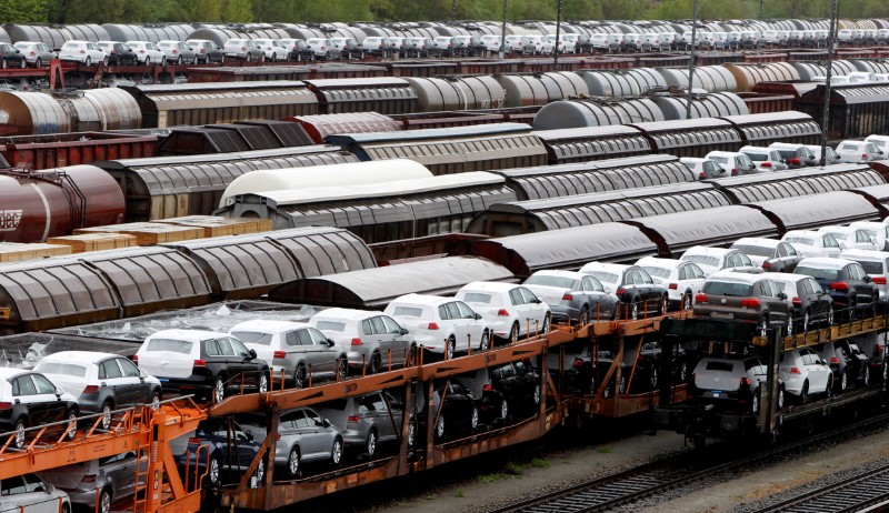 © Reuters. FILE PHOTO: Cargo wagons are parked at train station in Munich