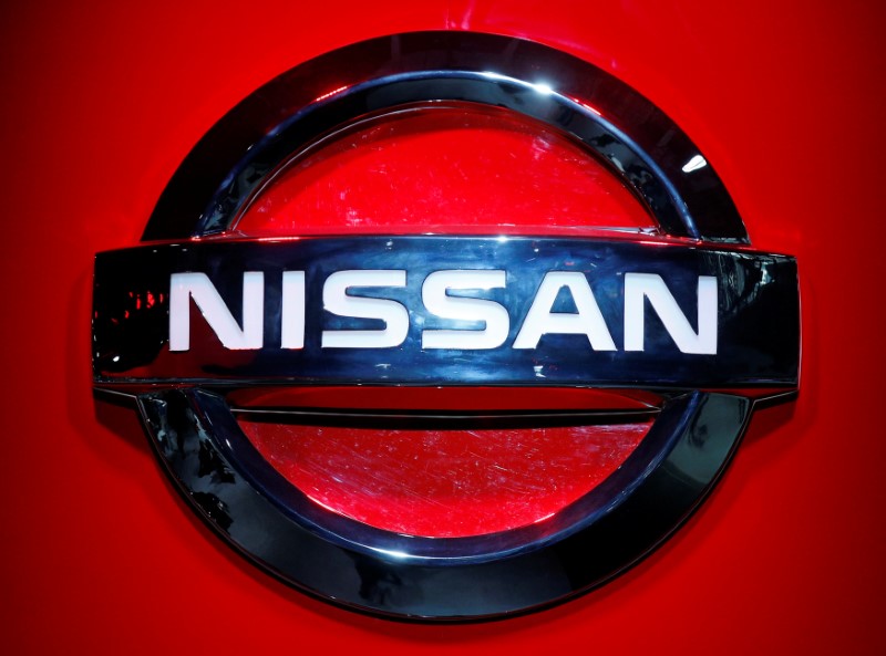 © Reuters. FILE PHOTO - Nissan logo at the 2017 New York International Auto Show in New York